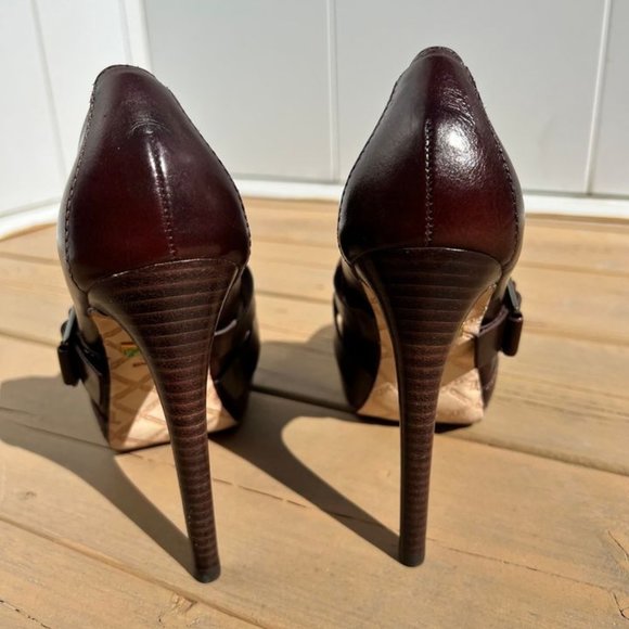 L.A.M.B. Round Toe Leather Cris-Cross Pumps Stilettos - Picture 4 of 6